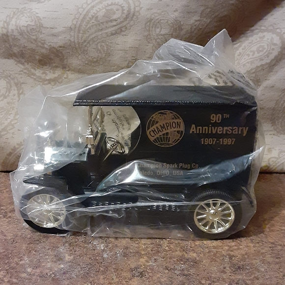 Ford Motor Company Officially Licensed Champion Sp - Picture 6 of 12